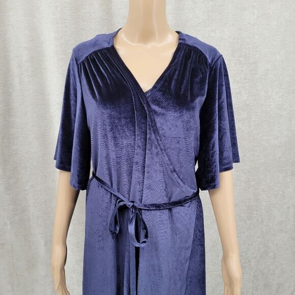 Boutique  Evening Blue Velvet Short Sleeve Wrap Midi Dress Women's Plus Size 1X - Picture 5 of 13